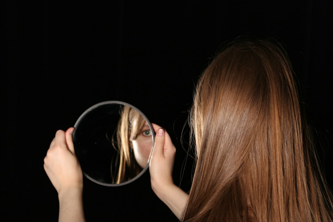 Hair Thinning in Women Over 40: Hormones, Stress, and Nutritional Causes